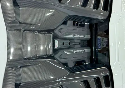 صورة 13 لـ 2025 Lamborghini REVUELTO