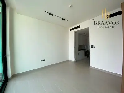 UNFURNISHED | POOL VIEW | NEAR EXIT