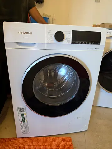 Siemens IQ300 new model front load washing machine 9kg Capacity - Excellent working condition