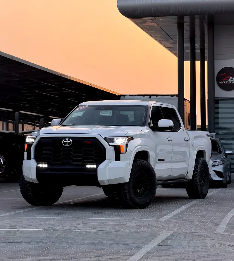 Toyota Tundra 2022 — photo 1 of 6