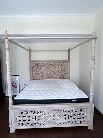 Englander Euro top plush mattress 180x200 super king was 6,600aed 2 years old 10 yr warranty