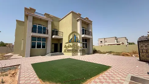 Luxurious 5 bedroom with maid room villa for rent