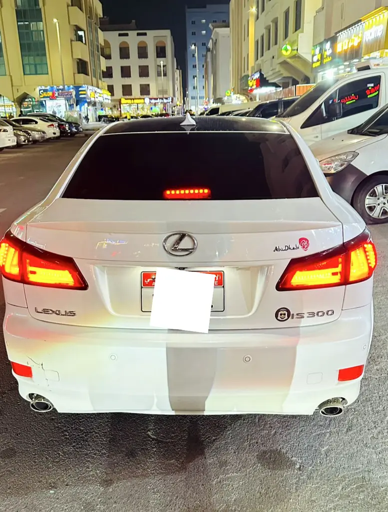 Lexus IS-Series 2010 — photo 1 of 4