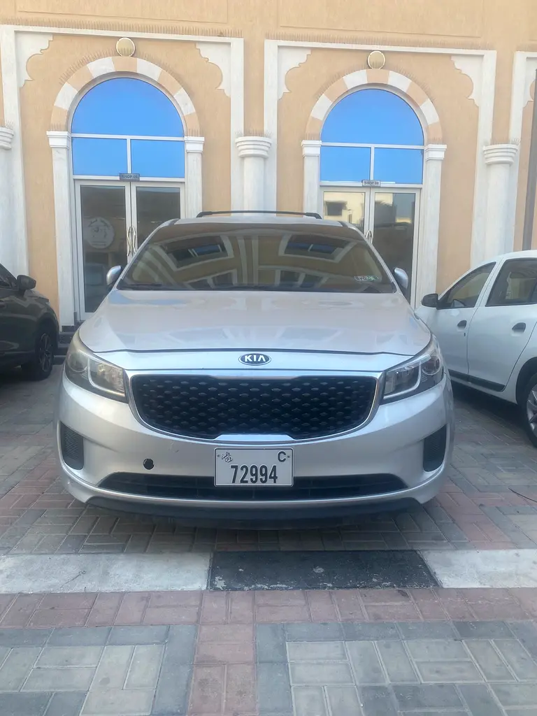Kia Sedona 2017 — photo 1 of 9