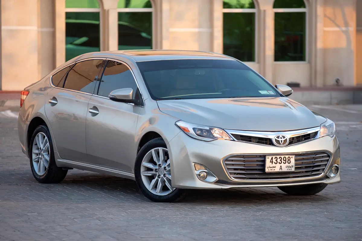 Toyota Avalon 2015 — photo 1 of 19