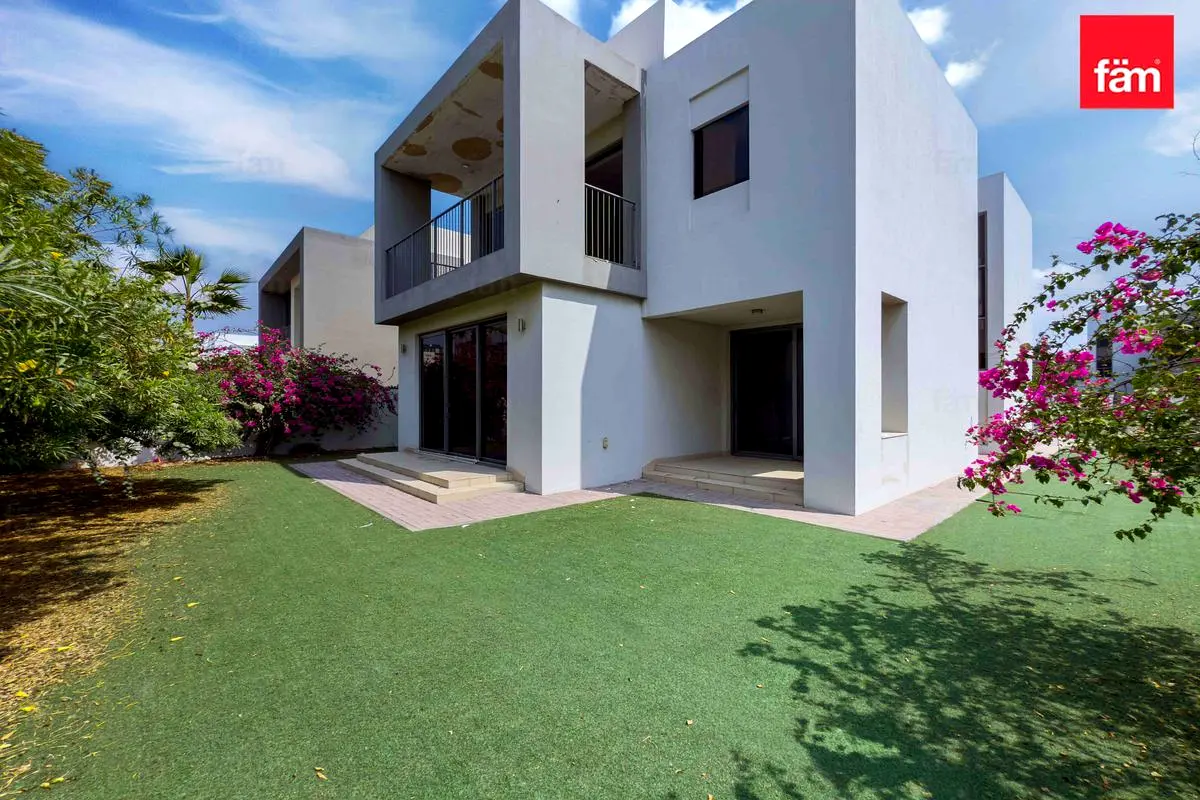 Walking Distance To Mall | Back To Back | Spacious