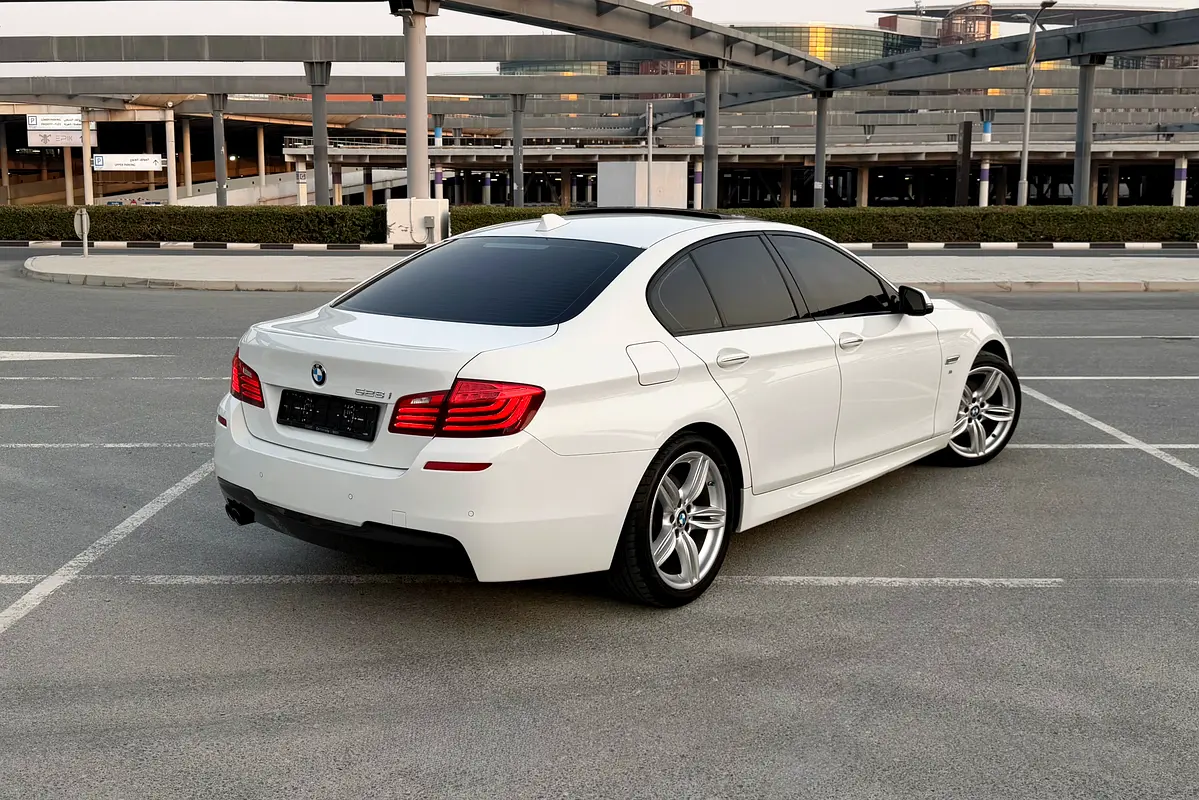 BMW 5-Series 2016 — photo 1 of 20