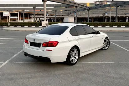 BMW Service History / 2 Keys | BMW 528i M-Kit 2016 GCC Specifications (Single Owner)