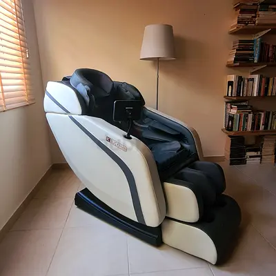 JC BUCKMAN RefreshUs Full Body Massage Chair – Excellent Condition – AED 1,450