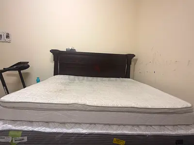 King size (180x200) pillow top mattress - Good condition