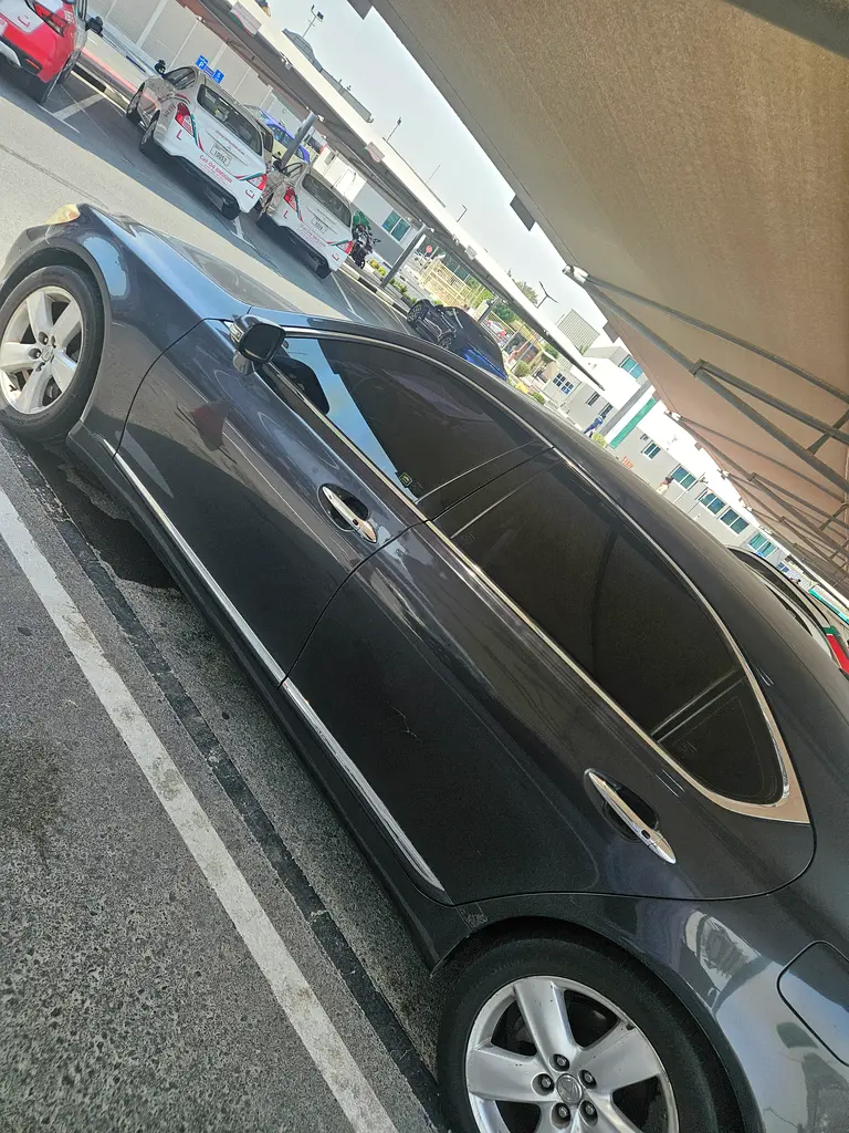 Lexus LS-Series 2010 — photo 1 of 1