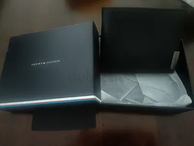 Tommy Hilfiger black mens leather wallet with box