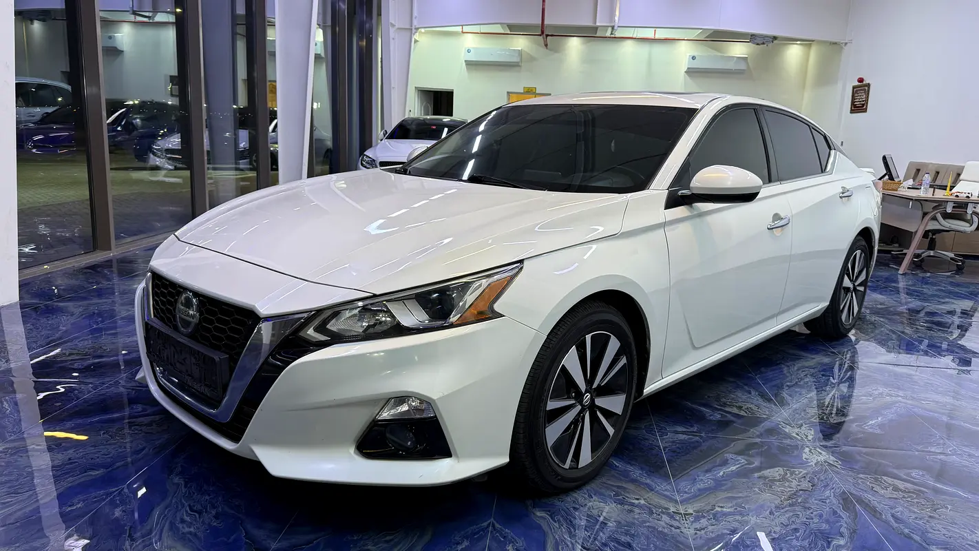 Nissan Altima 2021 — photo 1 of 12