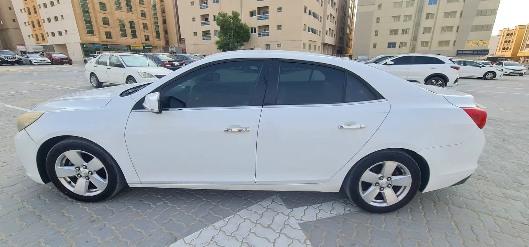 Chevrolet Malibu 2014 — photo 1 of 10