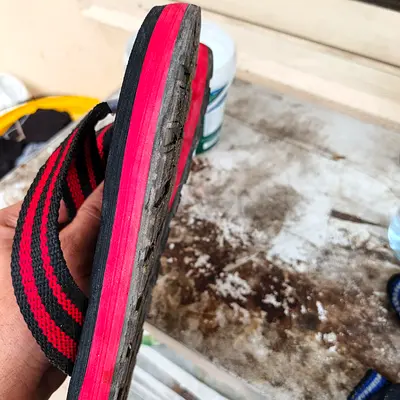 FOOTMARK Mens Slippers Size 44 - Black Red