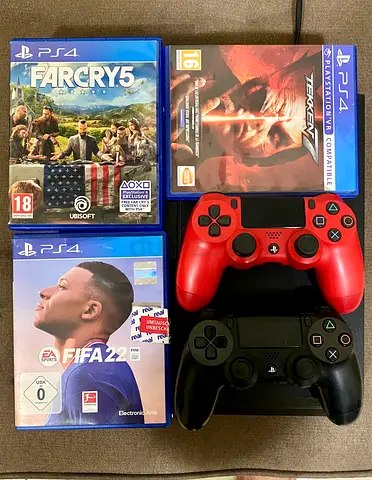 Sony PS4 with two Controllers and 3 Games