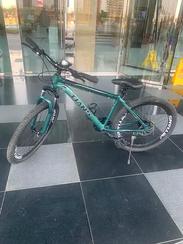 Mountain Bike - Almost New - 26 inch - 21 Gears - Computer/Light
