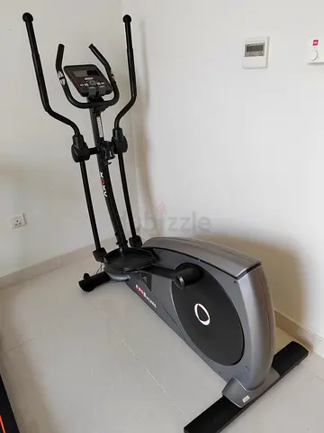 Barely Used Heavy-Duty Bluetooth Elliptical Cross Trainer – Excellent Condition (150 kg Capacity)