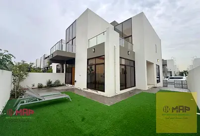 Vacant Corner Villa Near Park & Exit – Call Now