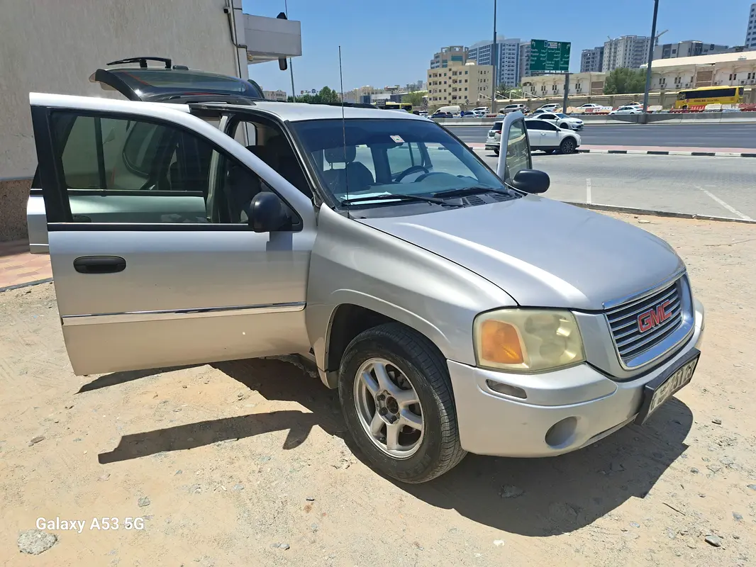 GMC Envoy 2008 — photo 1 of 3