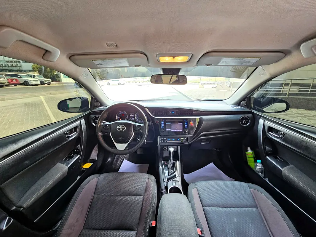 Toyota Corolla 2019 — photo 1 of 13