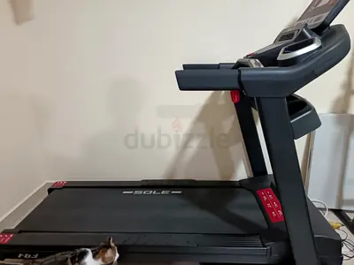 Sole treadmill in excellent condition