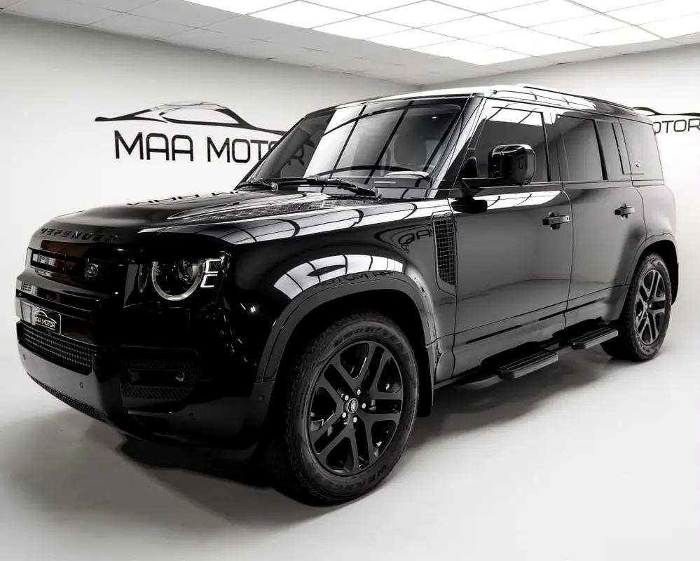 Land Rover Defender 2024 — photo 1 of 11