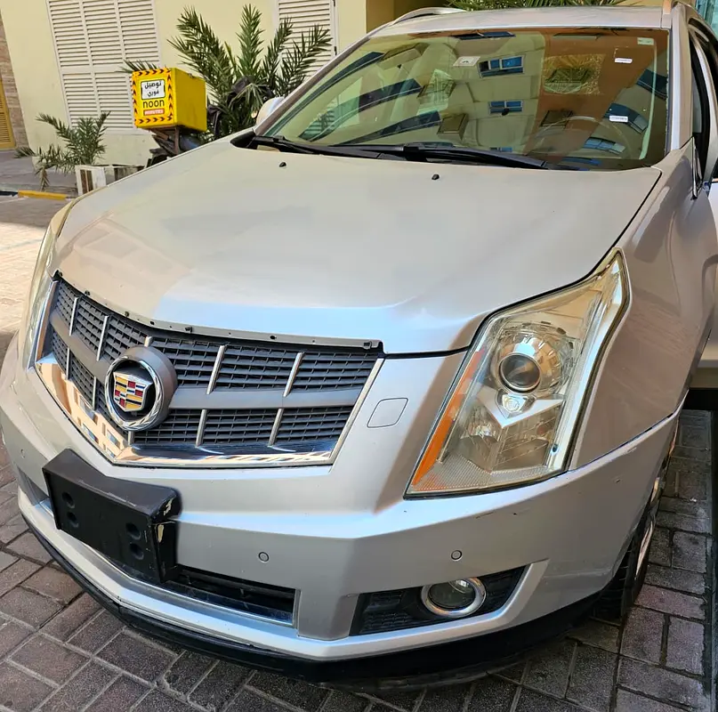 Cadillac SRX 2012 — photo 1 of 17
