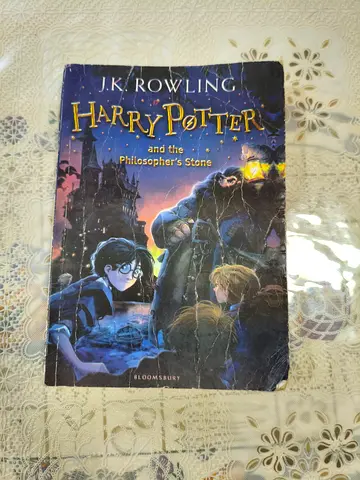 Harry Potter and the Philosophers Stone - Paperback (Used)