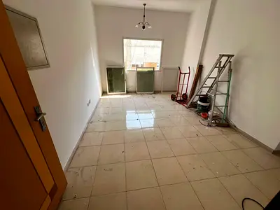 اجمل الشقق واقل الاسعار للايجار السنوى فى كورنيش عجمان تاني صف من كورنيش عجمان شقه غرفه وصاله  تقسيمات ممتازة وشقه مضيئه ومساحه كبيره نظام التكييف وال