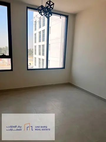 شقه ايجار اول ساكن منطقه مويلح التجاريه الشارقه