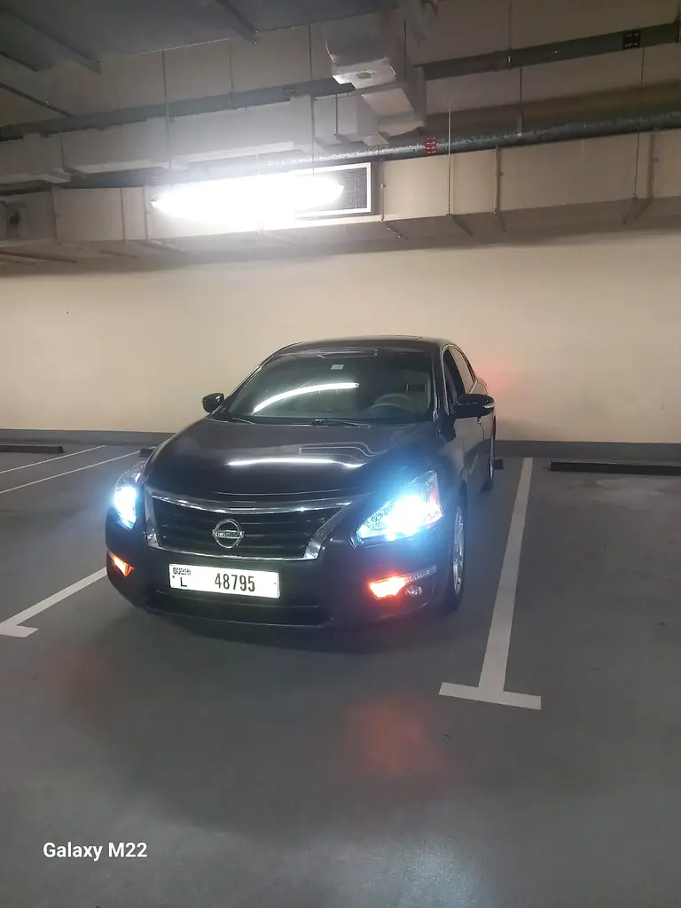 Nissan Altima 2014 — photo 1 of 4