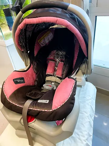 Graco SnugRide 35 Infant Car Seat with Base, Child Car Seat | Infant Girls Car Seat