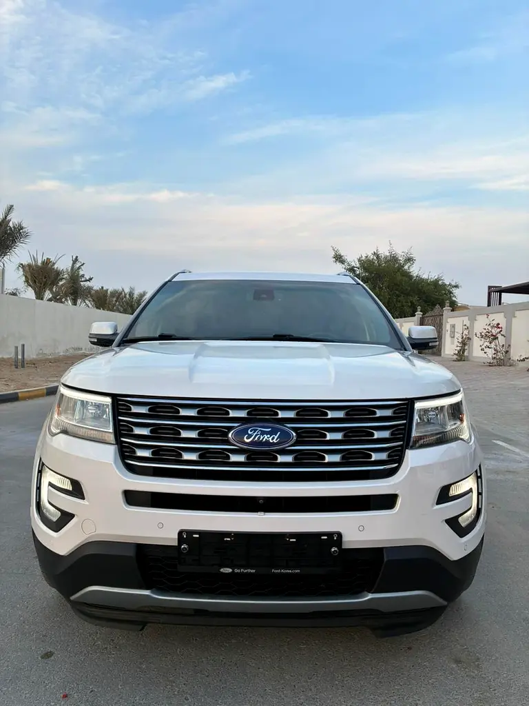 Ford Explorer 2017 — photo 1 of 8