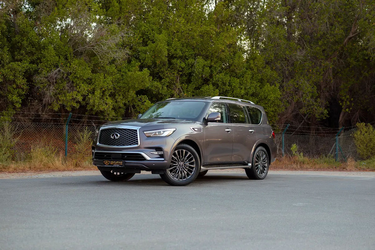 Infiniti QX80 2023 — photo 1 of 19
