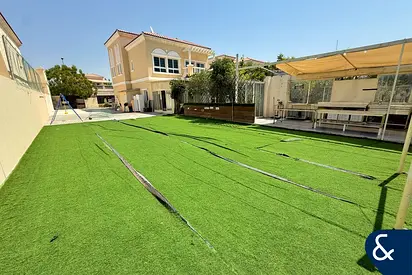 Vacant Call for a viewing-Huge plot 8400sqft