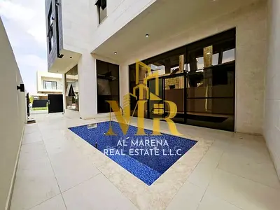 Includes electricity, water, and central air conditioning, plus a large swimming pool. An unbeatable price! Close to the mosque and at a negotiable pr