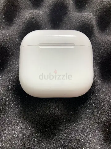 Apple AirPods (series 4 ANC) white charging case model No A3059- good condition