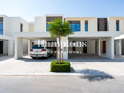 Single Row | Landscaped |Steps to Golden Beach