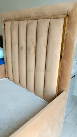 Kids Velvet Bed with Side Rails – Excellent Condition 4ft+ - 850 dirh
padded Headboard and Gold Trim