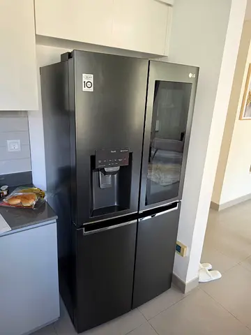 L.G insta view refrigerator for sell with water dispenser good working