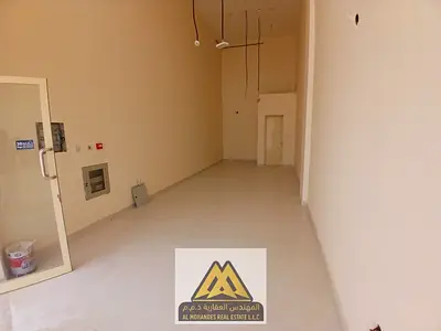 Commercial space for annual rent in Al Jurf Industrial Area 2 - Ajman A unique opportunity for business owners and entrepreneurs. A shop in a practica