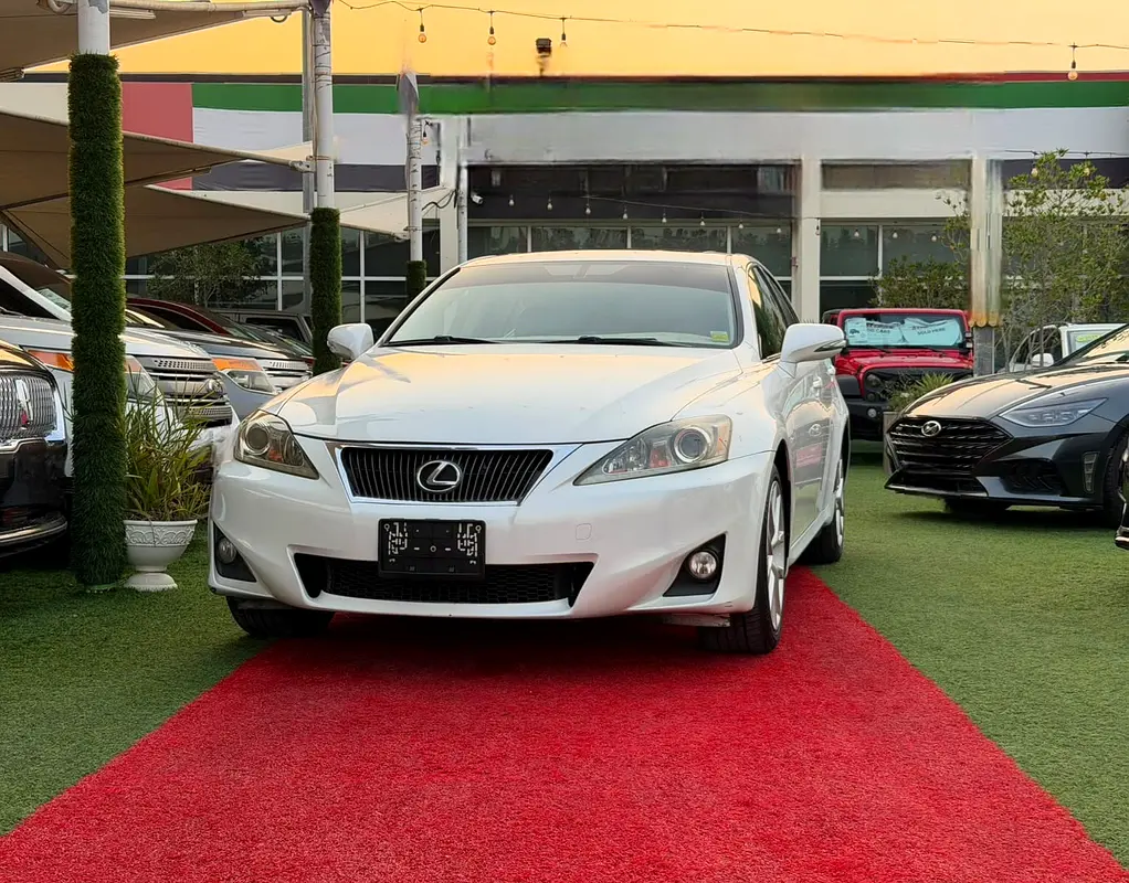 Lexus IS-Series 2012 — photo 1 of 20