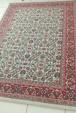 Used traditional Persian-style area rug - 160cm x 230cm, good condition