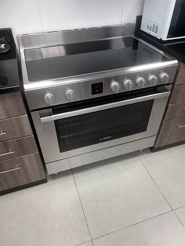 Stainless Steel Electric Range with Ceramic Hob and Oven - excellent Condition