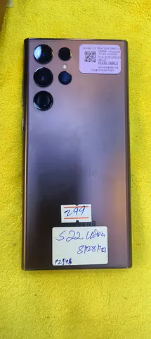 Samsung S22 Ultra 128 gb. Original display 1100 AED