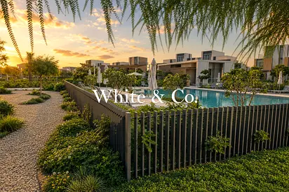 Directly Pool and Park View | Green | Sun
