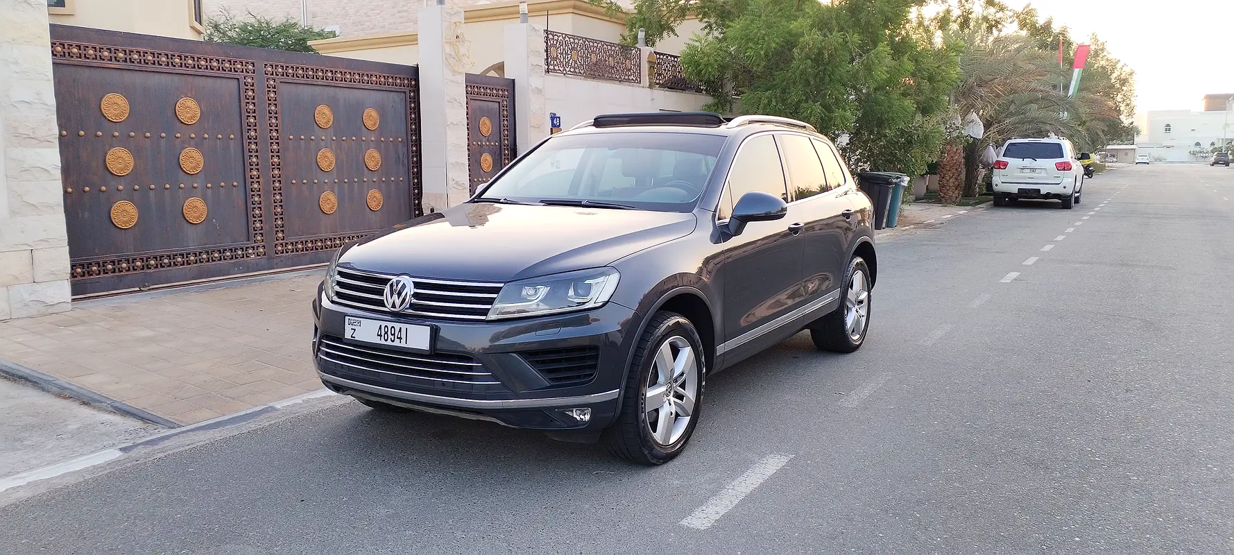 Volkswagen Touareg 2016 — photo 1 of 20