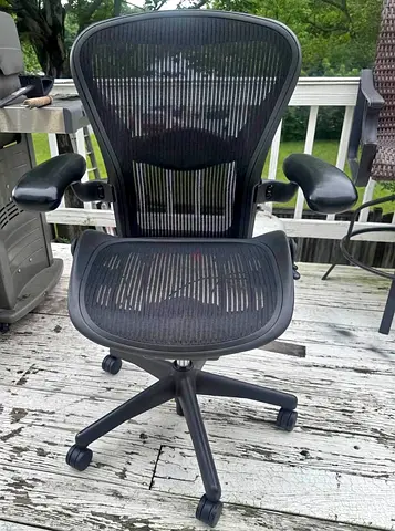 Herman Miller Aeron-style Ergonomic Office Chair - Size B, Black