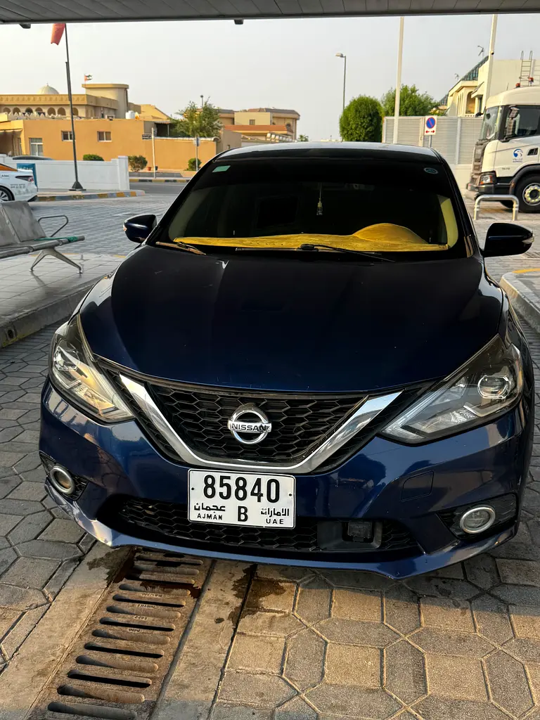 Nissan Sentra 2018 — photo 1 of 6